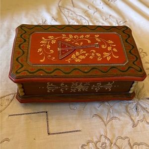 Vintage Swiss music box/jewelry box, Laura’s theme